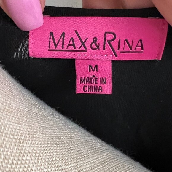 Max & Rina Long Sleeve Black Scoop Neckline Dress. Size Medium - Picture 4 of 5
